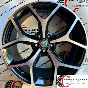 4 CERCHI IN LEGA ORIGINALI RAGGIO 19 ALFA ROMEO STELVIO NERO LUCIDO DIAMANTATO (PARI AL NUOVO)