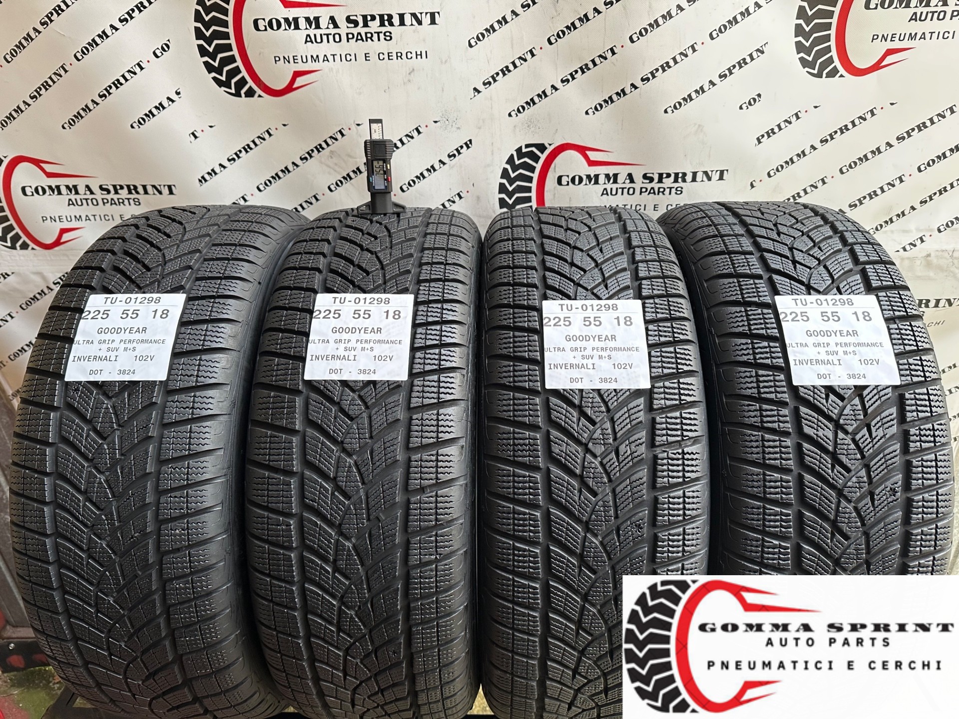 4 PNEUMATICI 225/55 R18 GOODYEAR INVERNALI