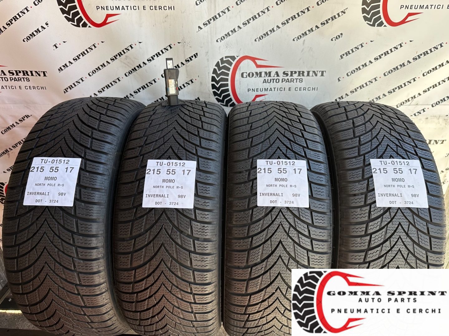 4 PNEUMATICI 215/55 R17 MOMO INVERNALI 80%