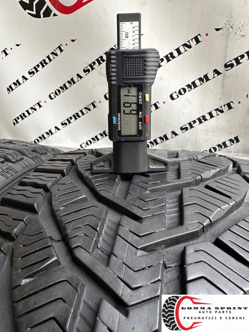 4 PNEUMATICI 235/40 R18 RIKEN INVERNALI 80% - immagine 5