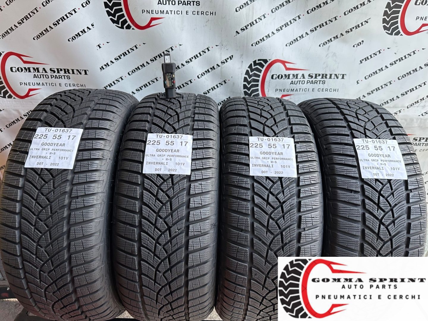 4 PNEUMATICI 225/55 R17 GOODYEAR INVERNALI
